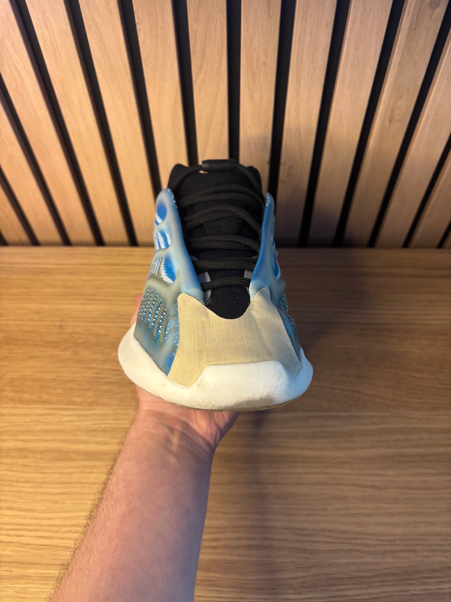 Yeezy 700 v3 Arzareth (Taille 41,5)