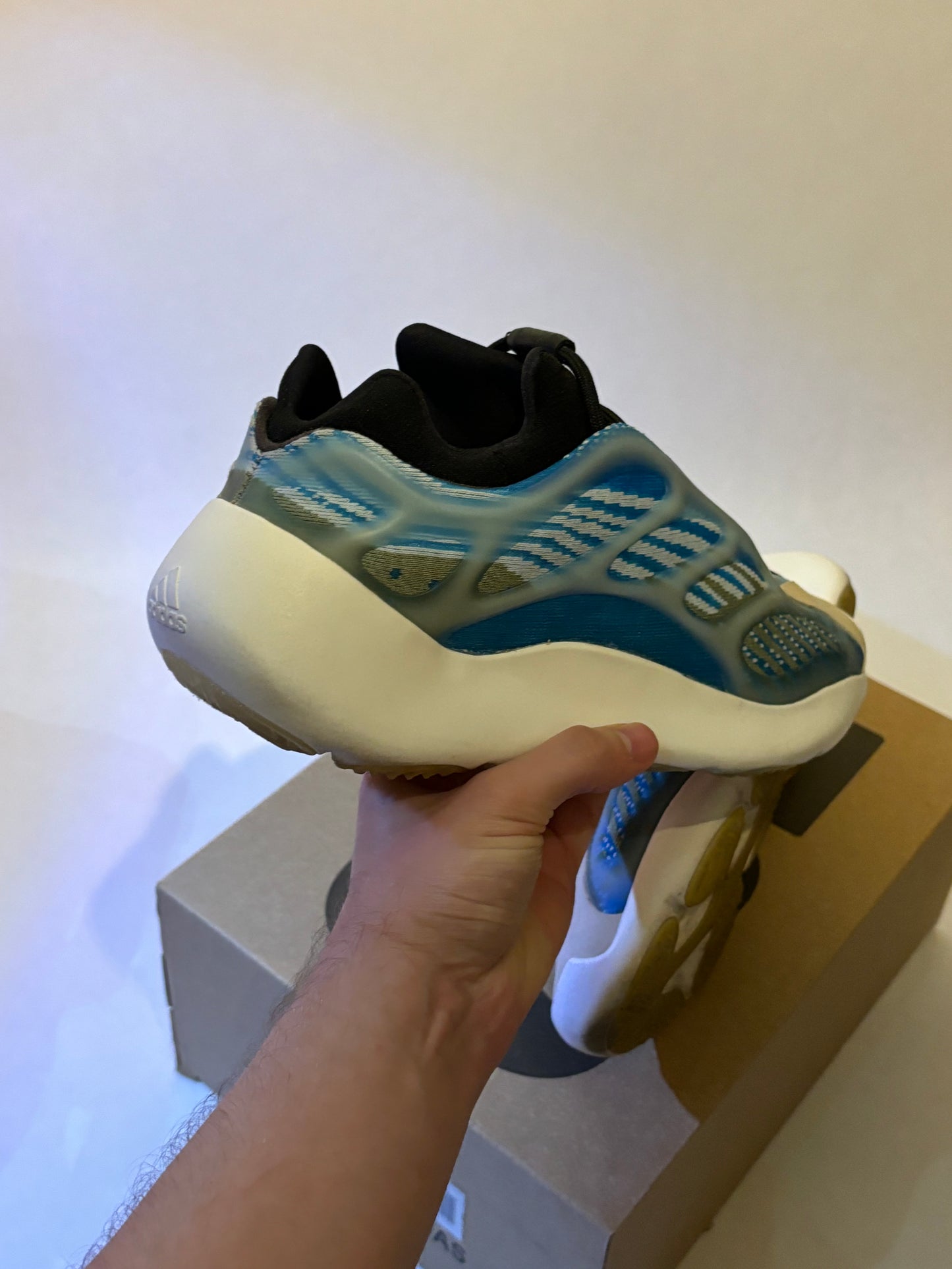 Yeezy 700 v3 Arzareth (Taille 41,5)