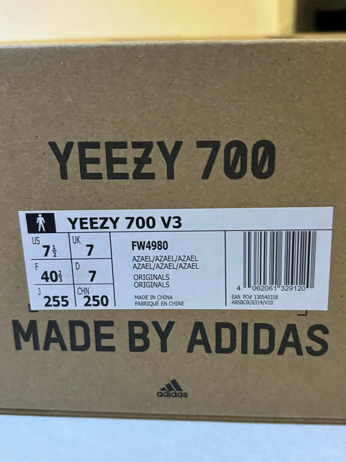 Yeezy 700 v3 Azael (Taille 40 2/3)