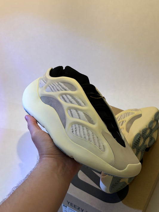 Yeezy 700 v3 Azael (Taille 40 2/3)