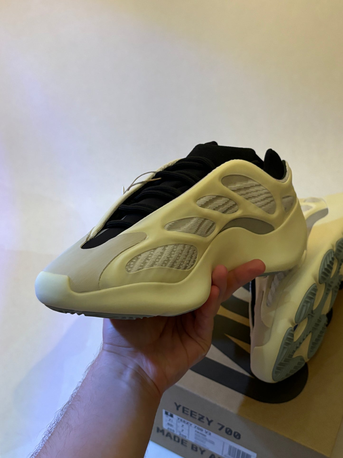 Yeezy 700 v3 Azael (Taille 40 2/3)