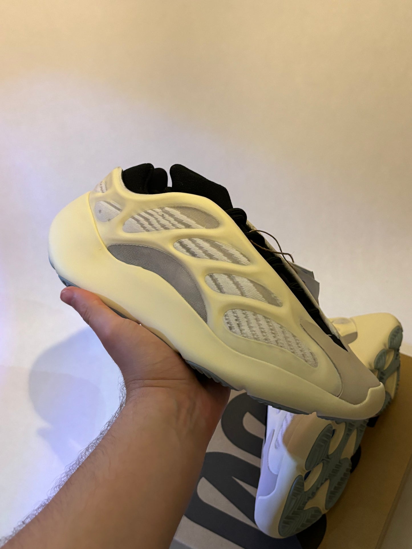 Yeezy 700 v3 Azael (Taille 40 2/3)