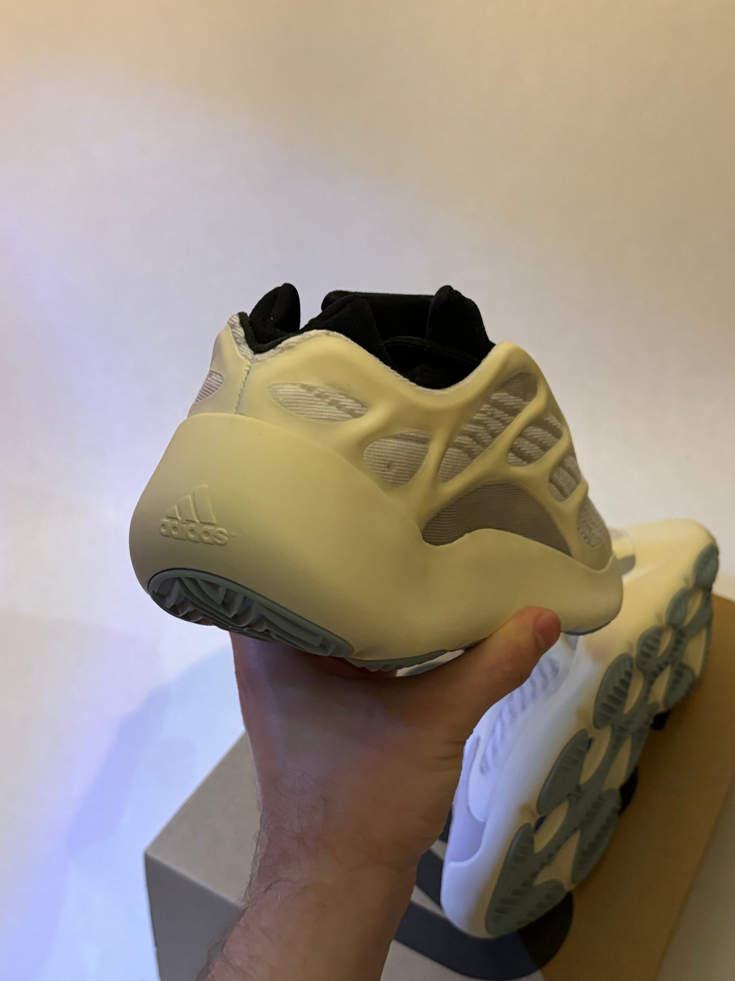 Yeezy 700 v3 Azael (Taille 40 2/3)