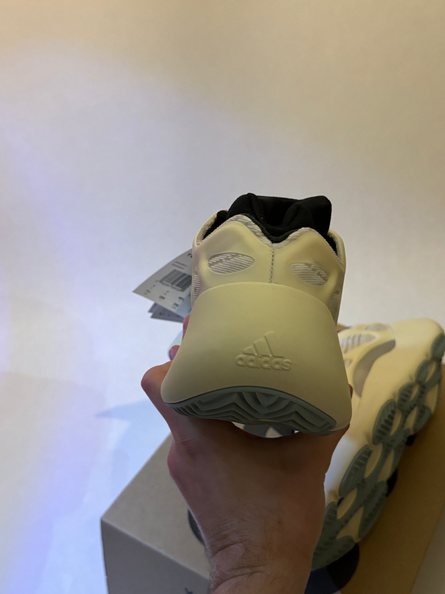 Yeezy 700 v3 Azael (Taille 40 2/3)