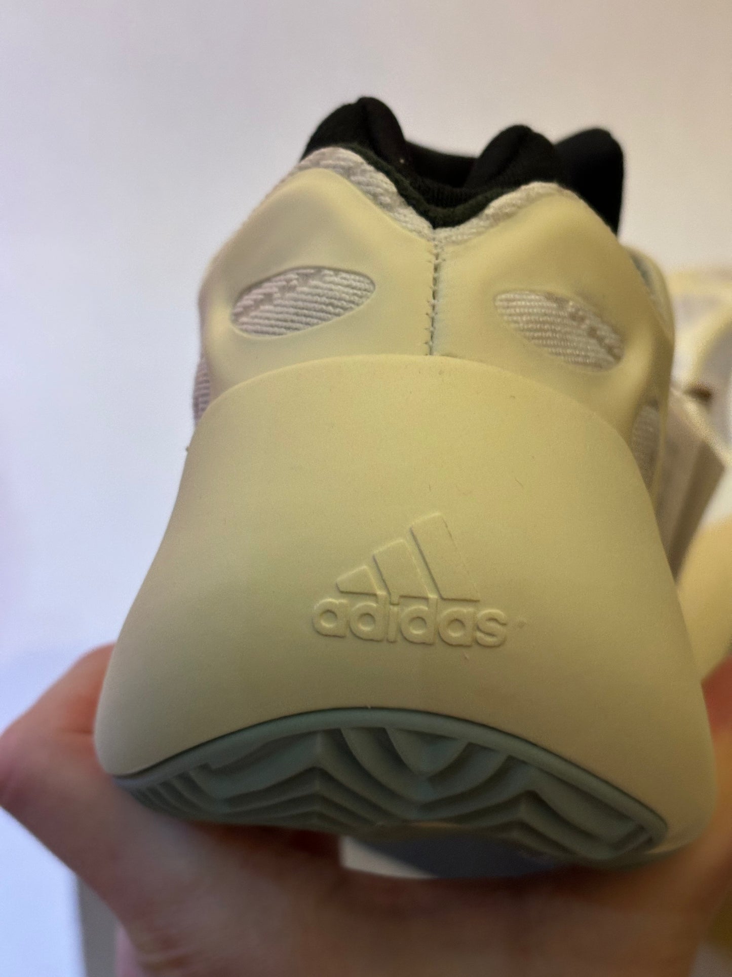 Yeezy 700 v3 Azael (Taille 40 2/3)