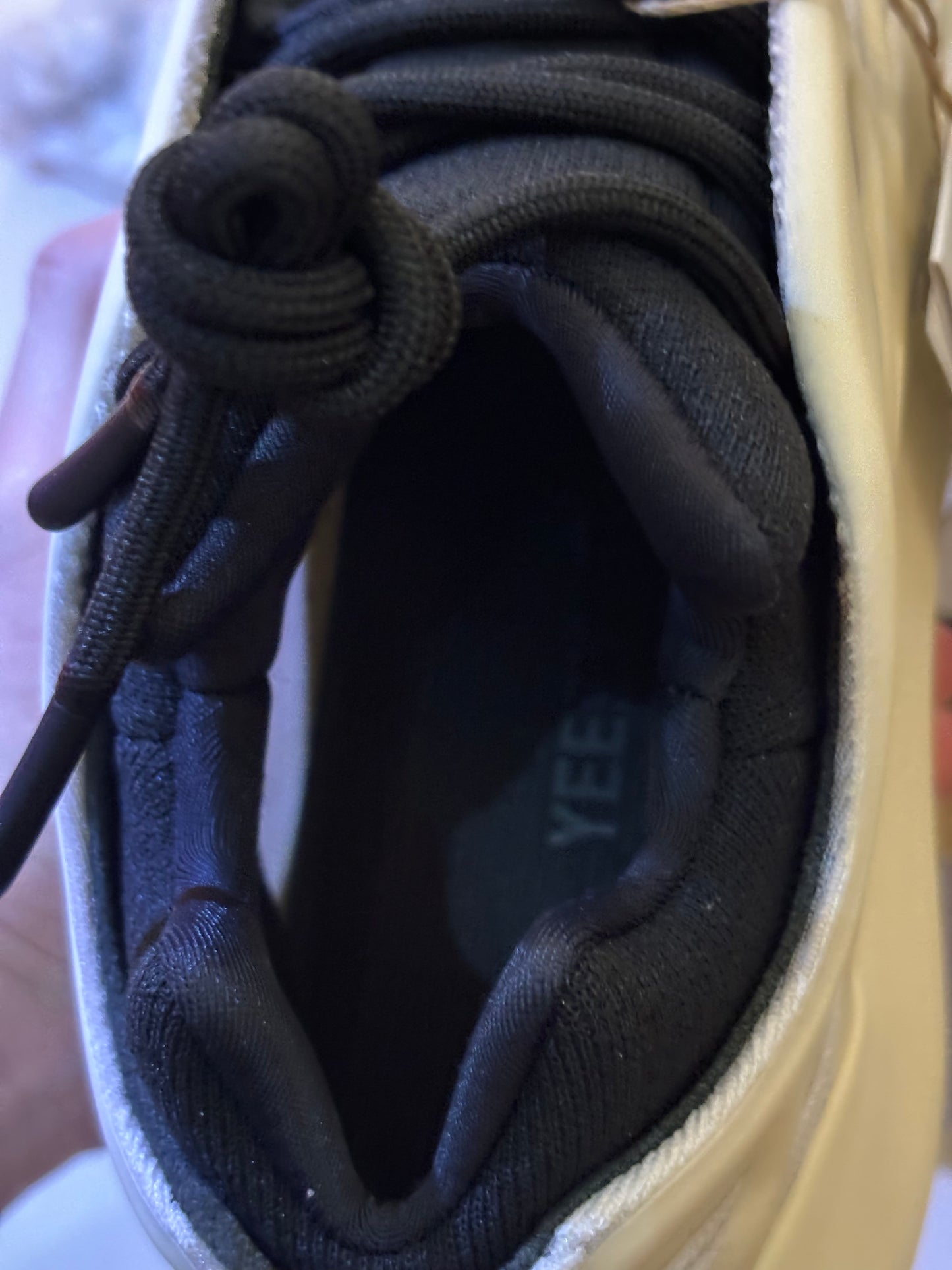 Yeezy 700 v3 Azael (Taille 40 2/3)