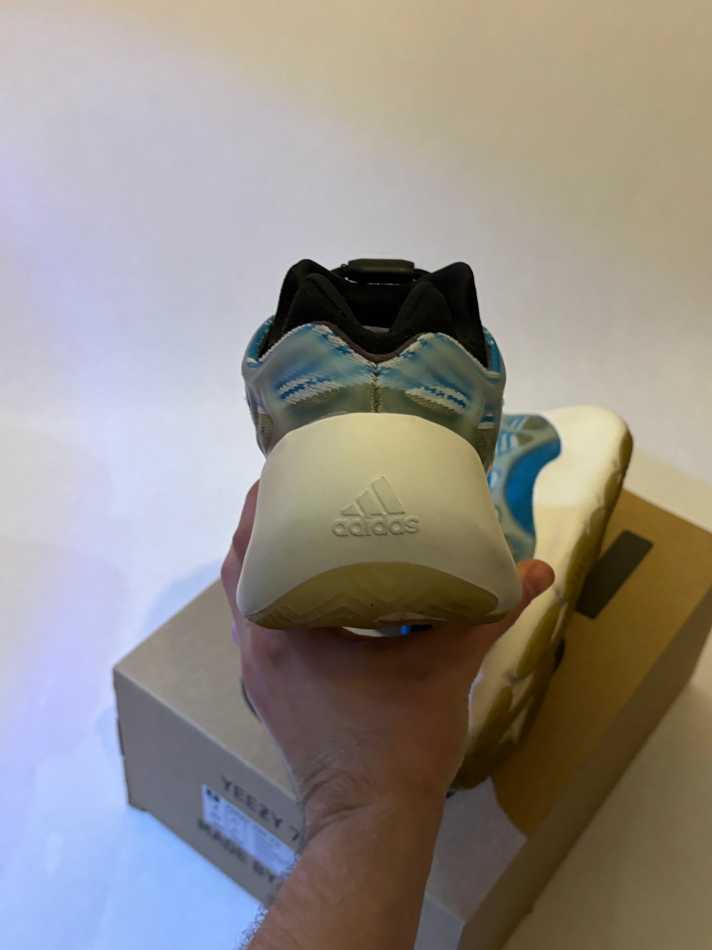 Yeezy 700 v3 Arzareth (Taille 41,5)