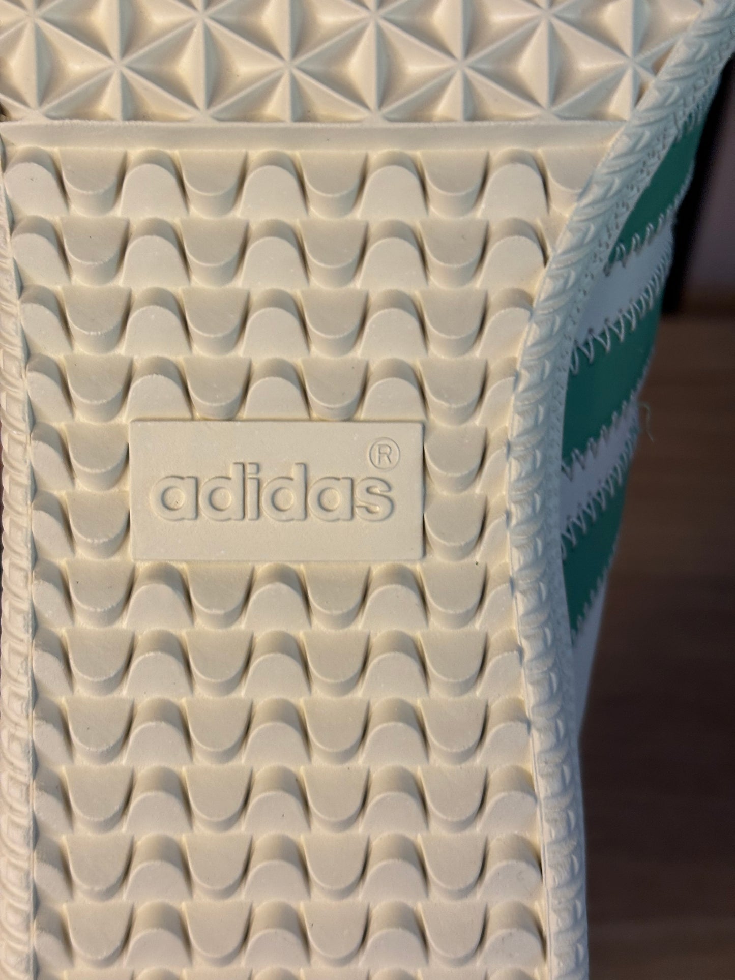 Adidas Samba Aluminium Preloved Green X Human Race (Taille 38,5)