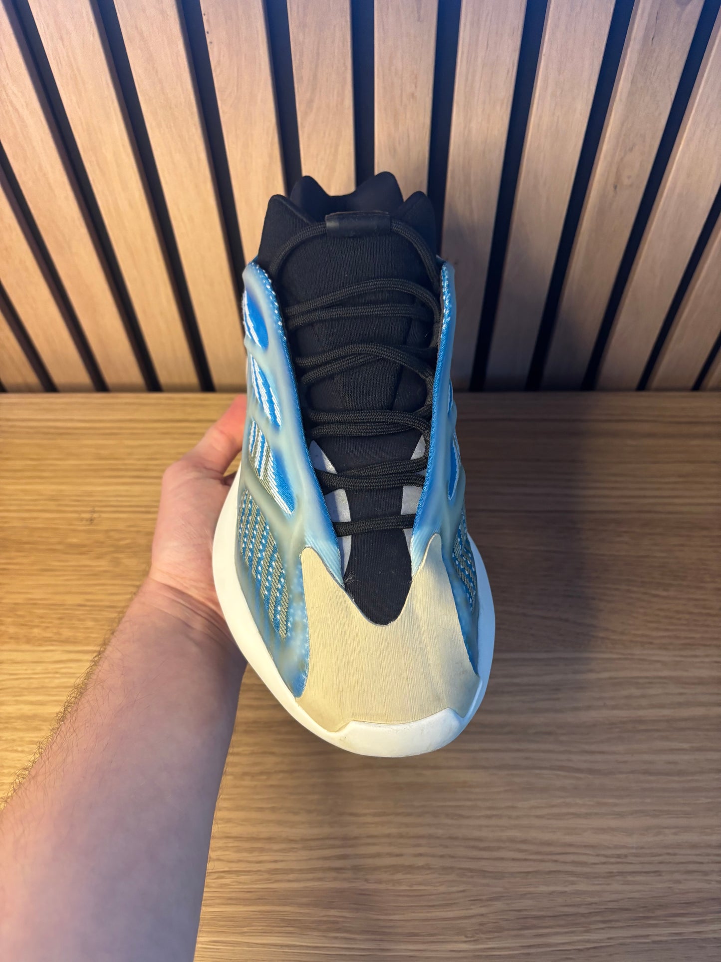 Yeezy 700 v3 Arzareth (Taille 41,5)