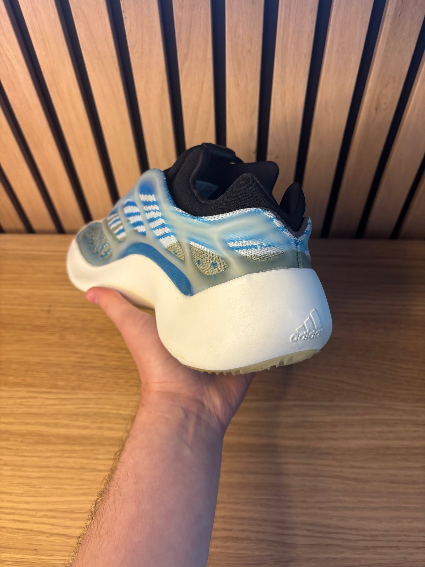 Yeezy 700 v3 Arzareth (Taille 41,5)