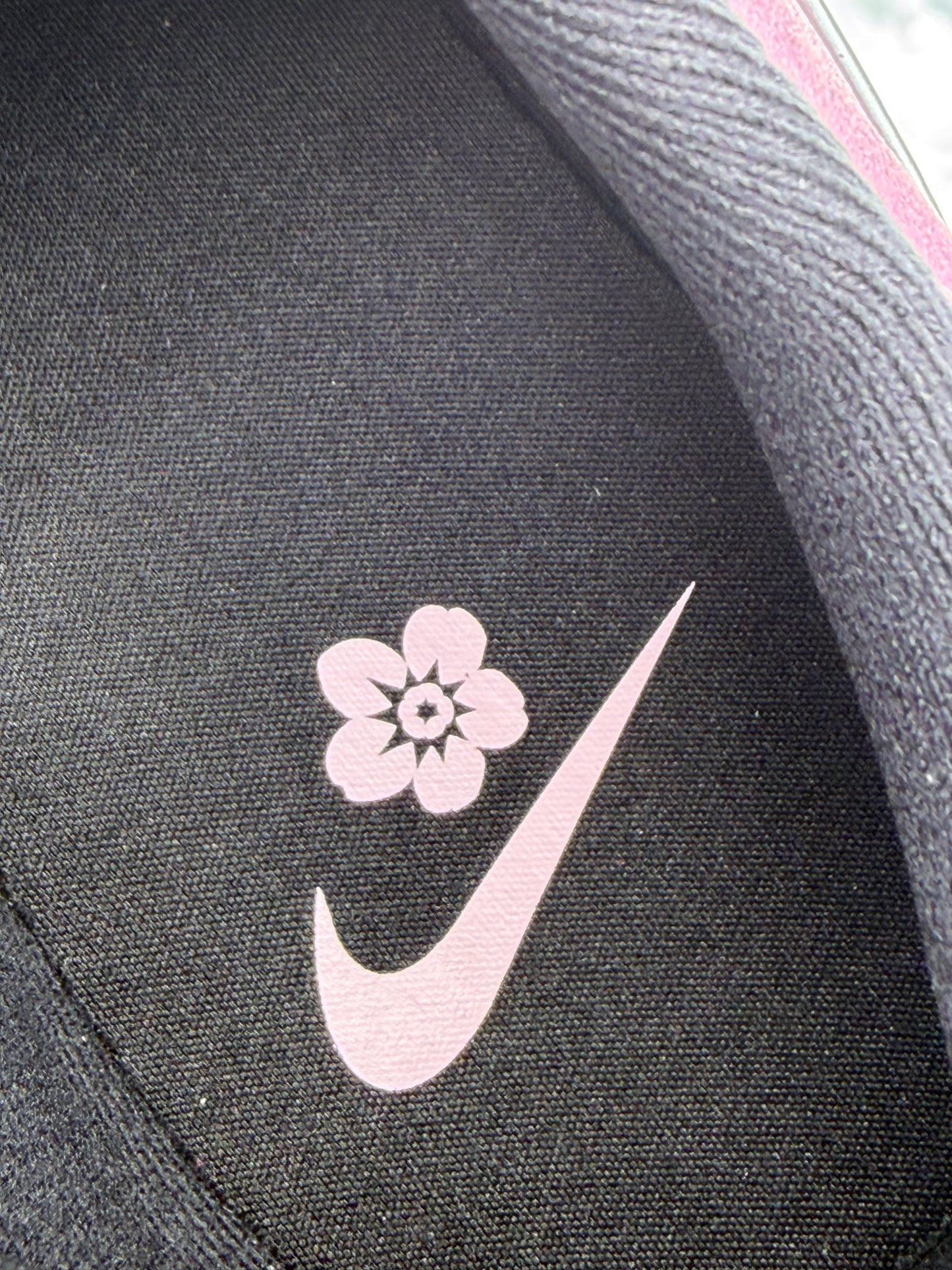 Nike Total 90 Shox Magia Shy Pink X Forget-Me-Nots - Taille 42,5
