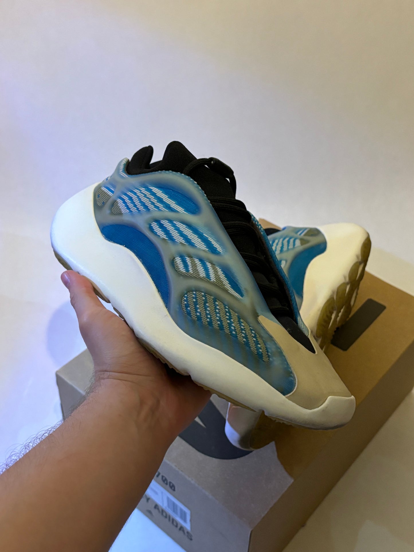 Yeezy 700 v3 Arzareth (Taille 41,5)