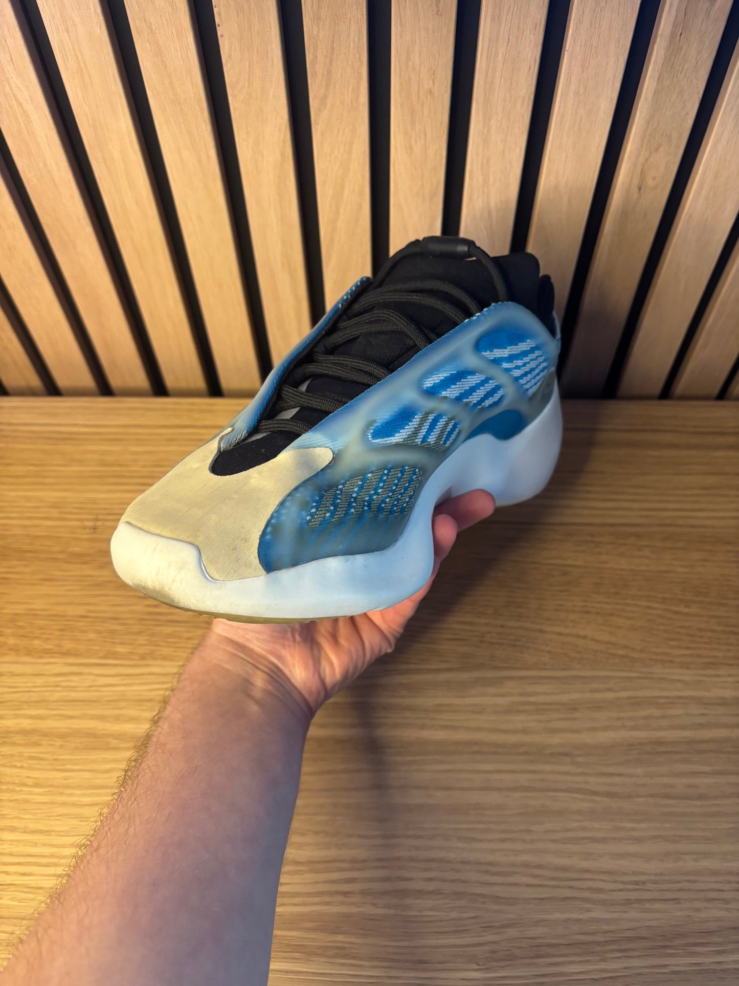 Yeezy 700 v3 Arzareth (Taille 41,5)