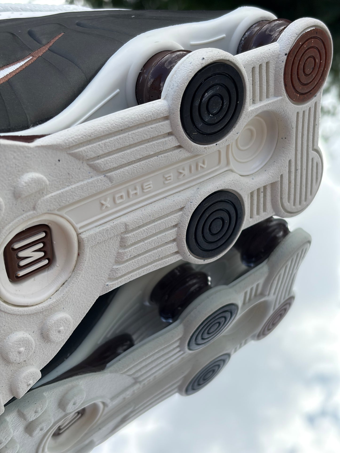 Nike Shox R4 Sail Black Fauna Brown - Taille 38,5