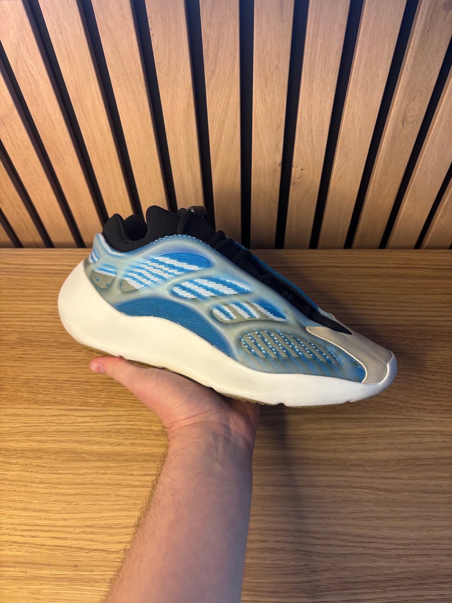 Yeezy 700 v3 Arzareth (Taille 41,5)