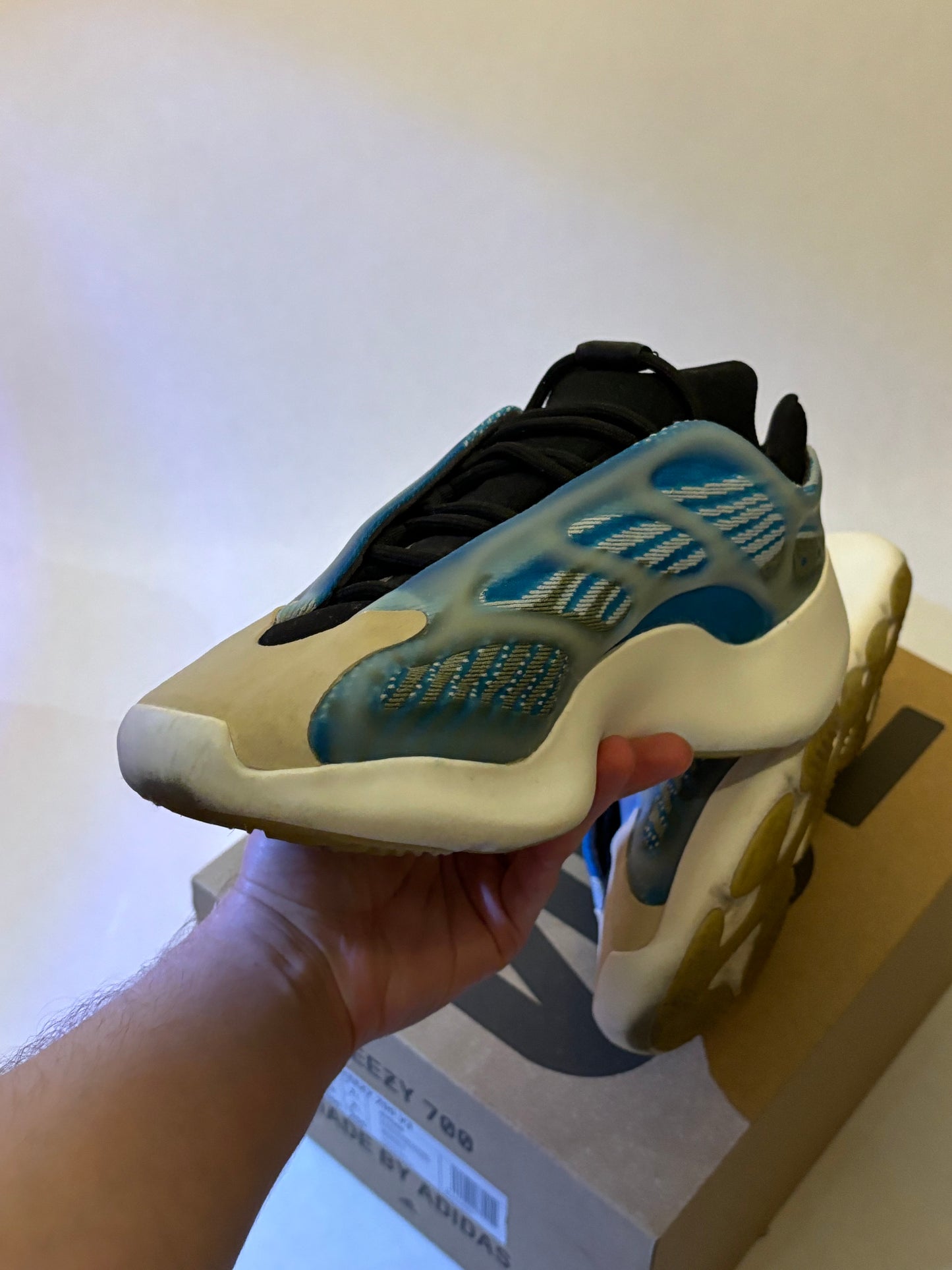 Yeezy 700 v3 Arzareth (Taille 41,5)