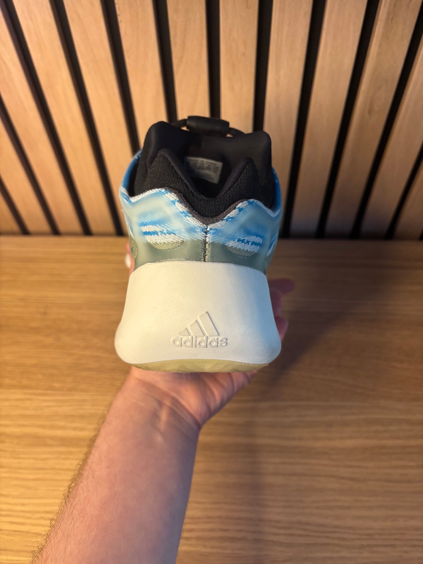 Yeezy 700 v3 Arzareth (Taille 41,5)